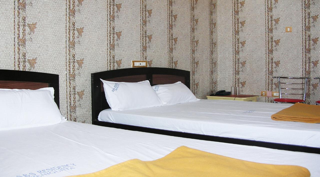 Hotel Sbs Residency Tirupati Renigunta Zimmer foto