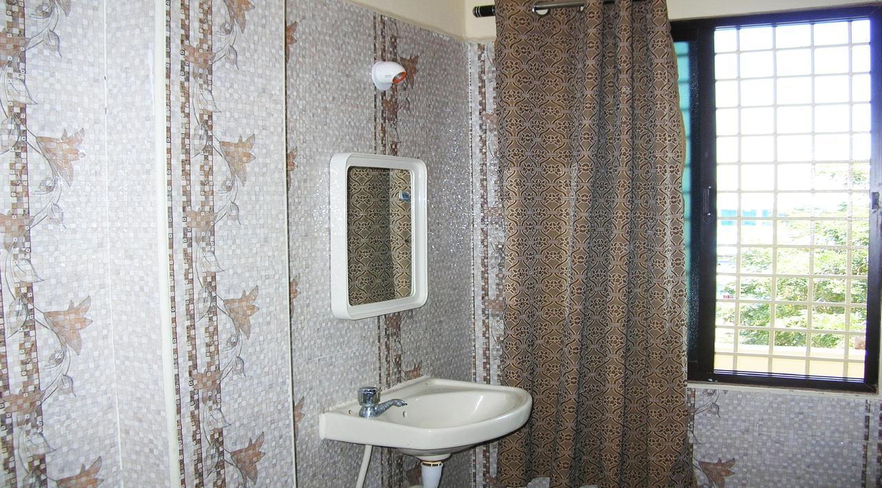 Hotel Sbs Residency Tirupati Renigunta Zimmer foto