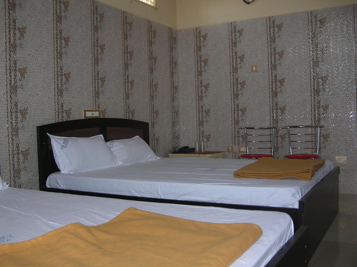 Hotel Sbs Residency Tirupati Renigunta Zimmer foto