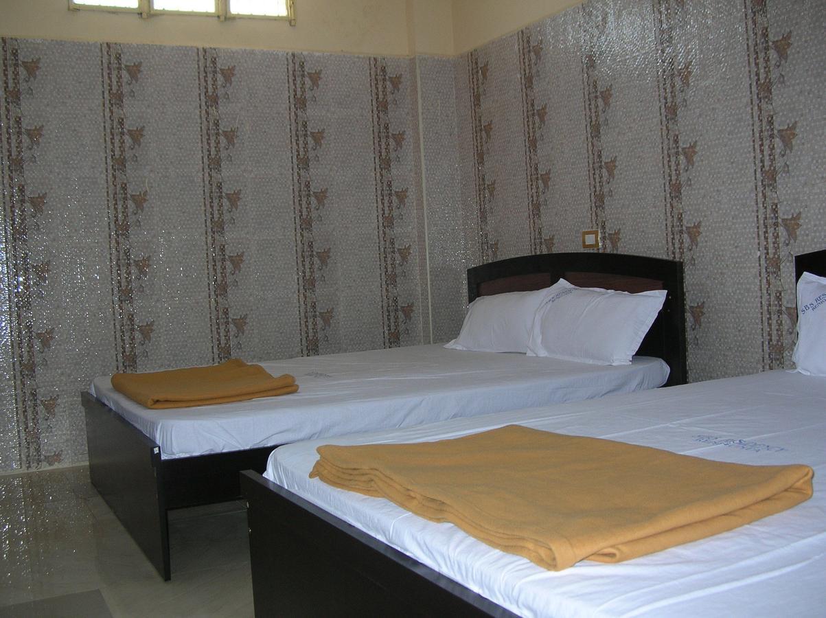 Hotel Sbs Residency Tirupati Renigunta Zimmer foto